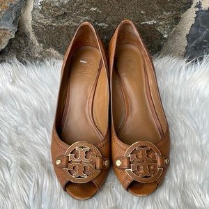 Tory Burch Tan Leather Leticia Peep Toe Wedge Pumps size 8.5